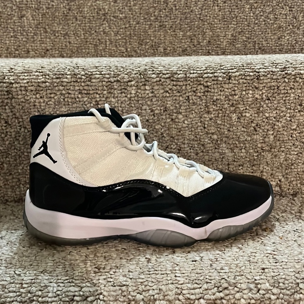 Jordan 11 Concord size 11 pre-owned